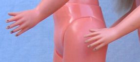 les mains de Dolly et Kessy © Martine